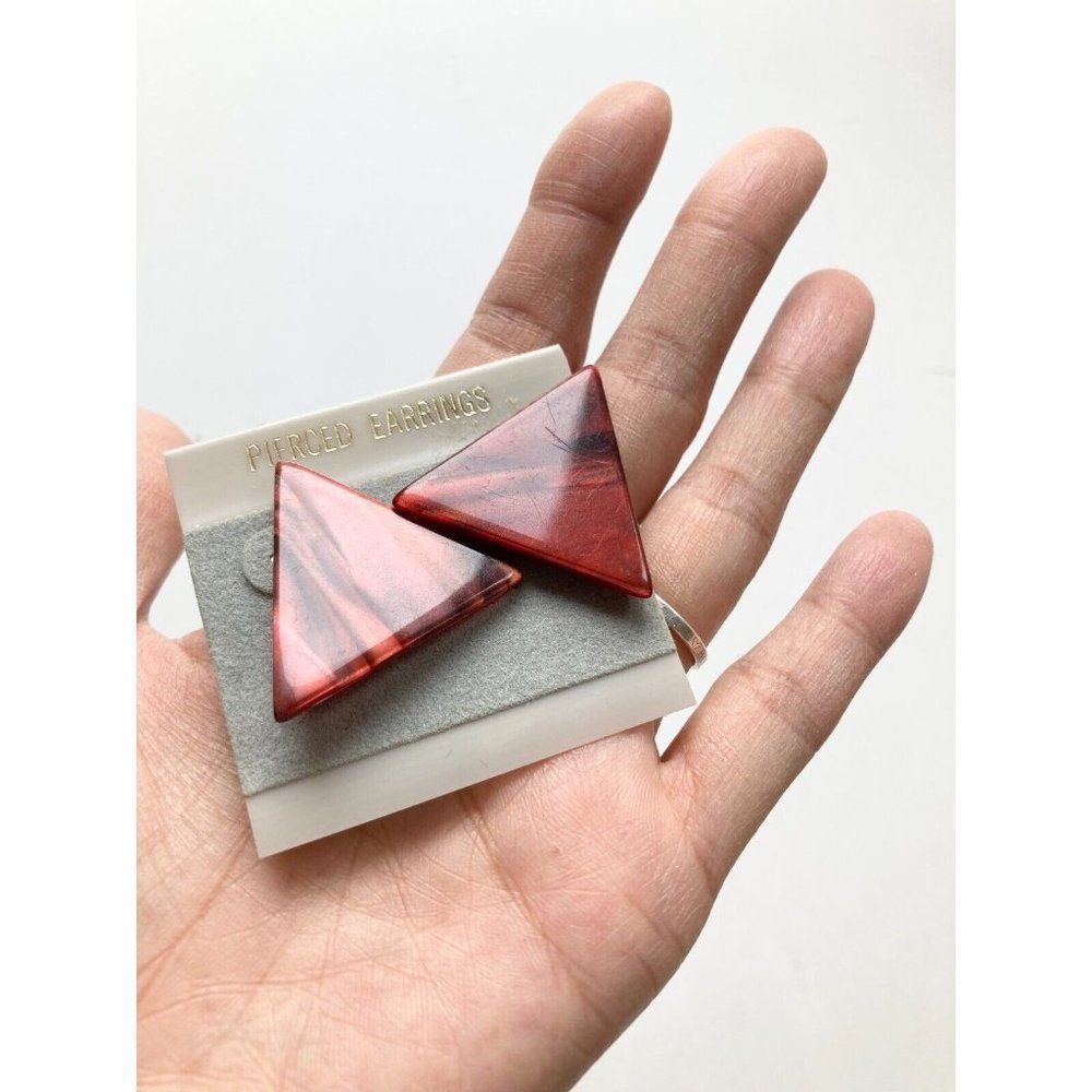 Vintage 80's Unsigned Tortoise Marbled Acrylic Triangle Stud Earrings - Picture 4 of 7